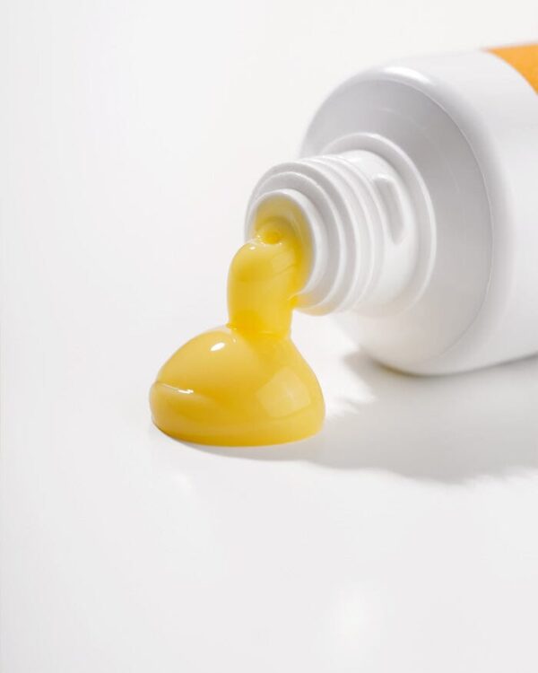 Osvetlyayushchij kreem dlya lica Isntree C-Niacin Toning Cream