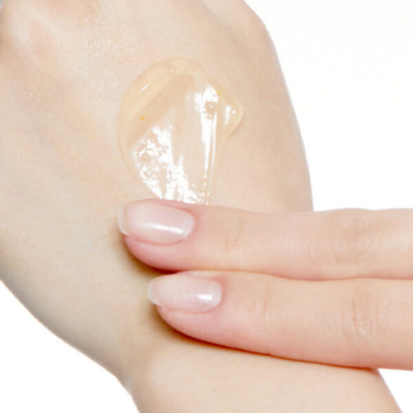 Nanesenie 1 etapa maski VT Cosmetics Vita-Light Reedle Shot 100 2Step Hydrogel Mask