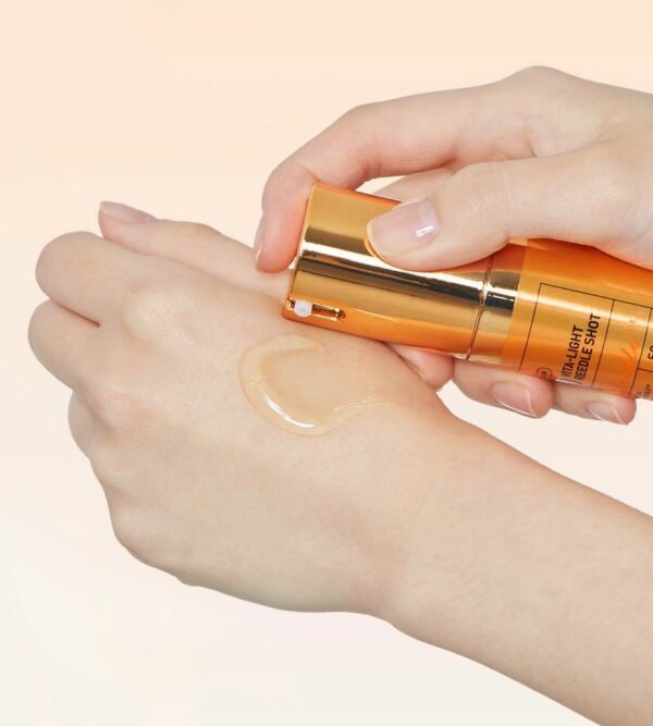 osvetlyayushchaya syvorotka dlya lica s mikroiglami VT Cosmetics Vita-Light Reedle Shot 100