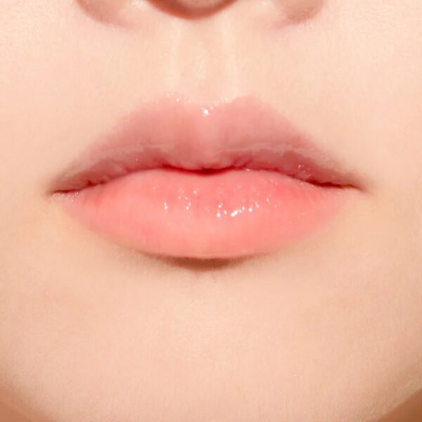sochnye guby posle ispol'zovaniya VT Cosmetics Reedle Shot Lip Plumper Beginner