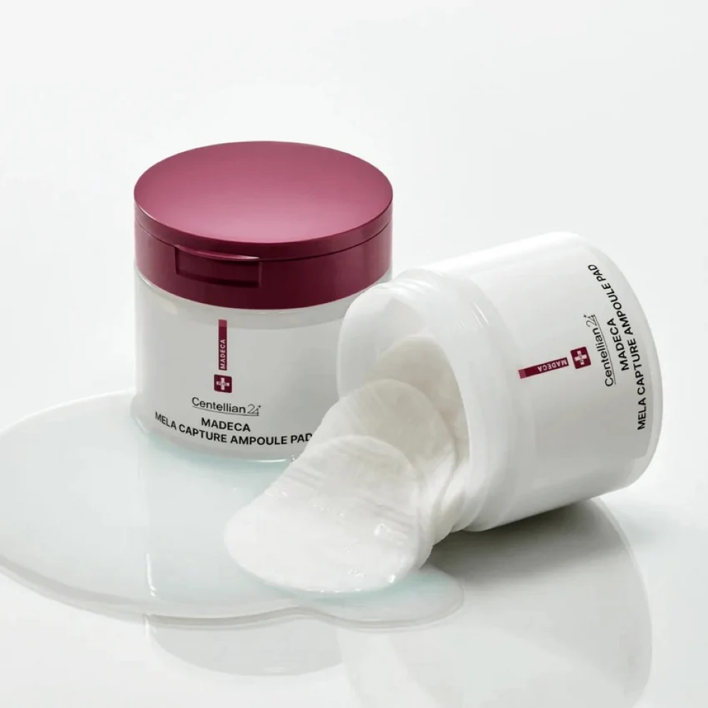 Корейские ампульные пэды Centellian24 Madeca Mela Capture Ampoule Pad в открытой упаковке, демонстрация пропитки эссенцией.